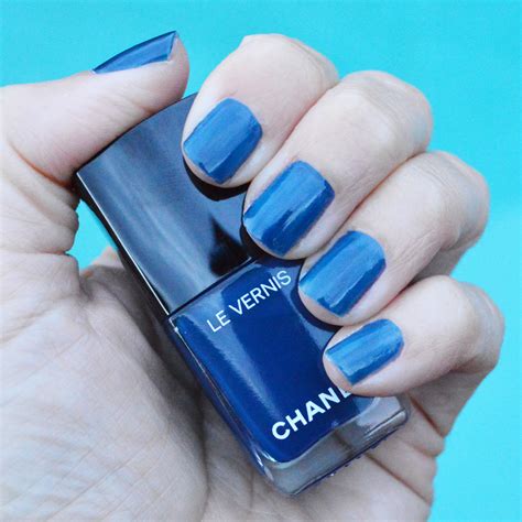 chanel nagellack bleu trompeur|lagune Chanel nail colors.